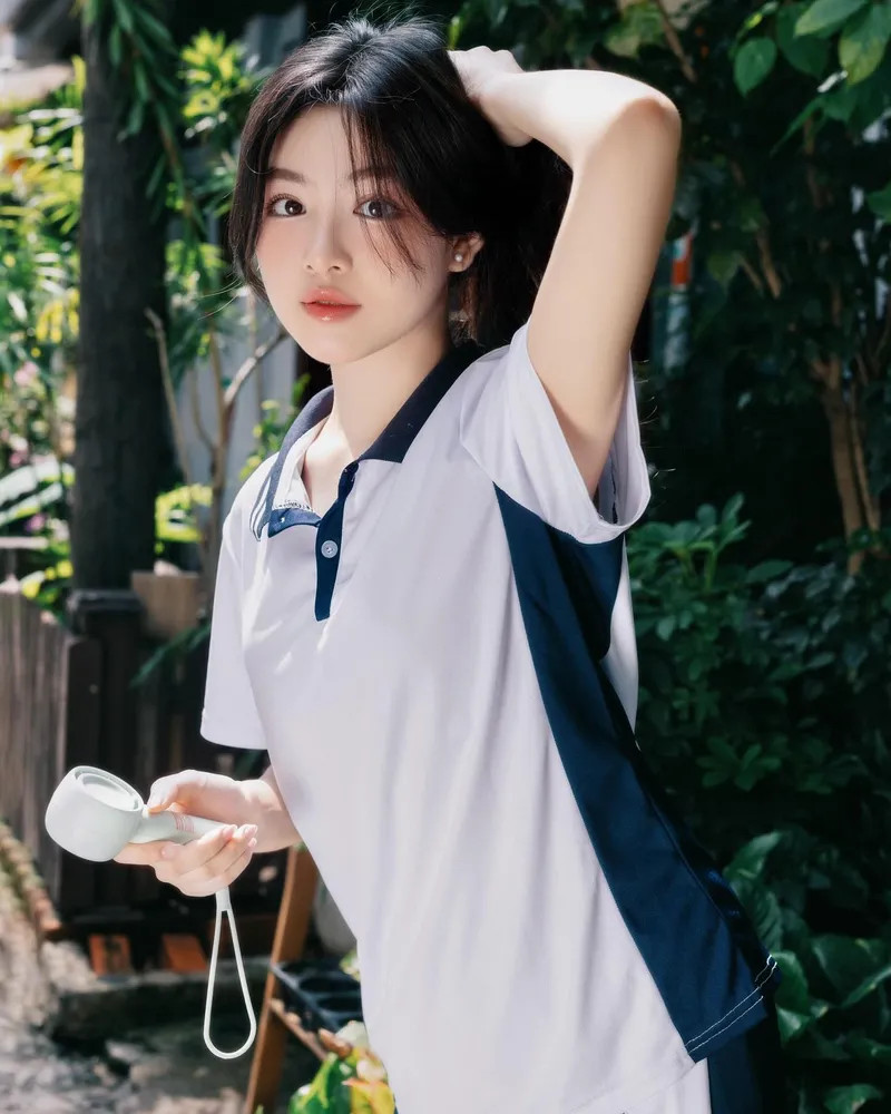 Bé Lọ Lem con quyền Linh với nét đẹp tinh khôi và thanh tao
