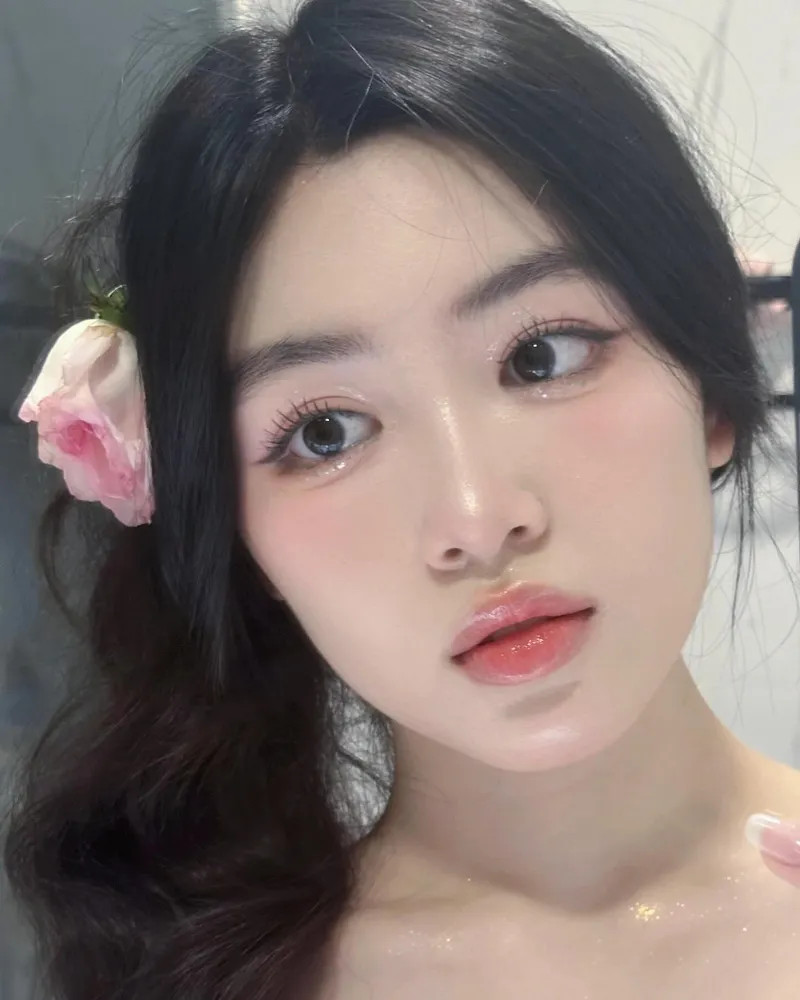 Bé Lọ Lem con quyền Linh tạo cảm giác dễ thương và thân thiện