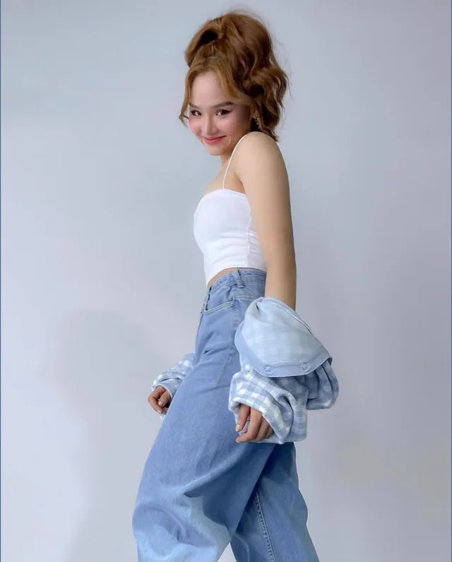 Miu Lê sexy trong trang phục nổi bật