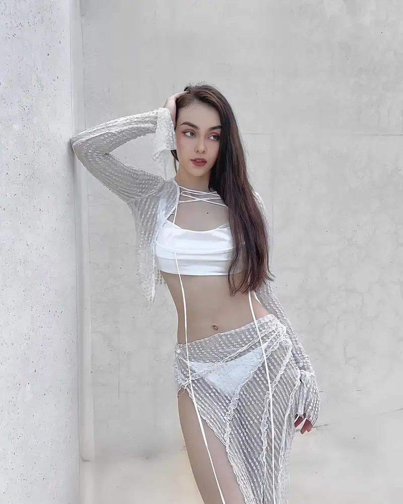 MLee bikini đầy sức sống và vẻ đẹp hiện đại