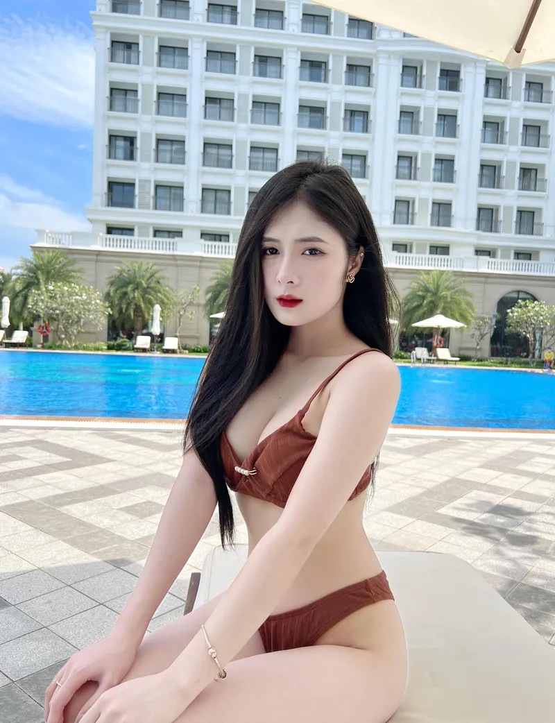 Quỳnh Alee quyến rũ trong bộ bikini