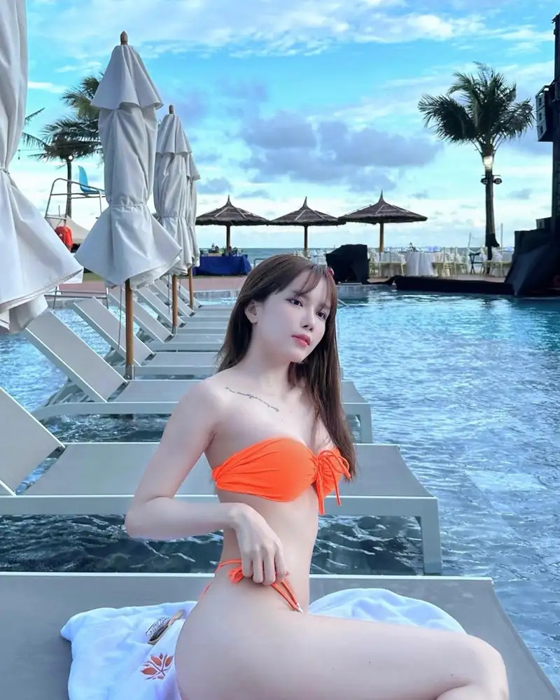 Ngắm Thiều Bảo Trâm bikini, khoe dáng gợi cảm