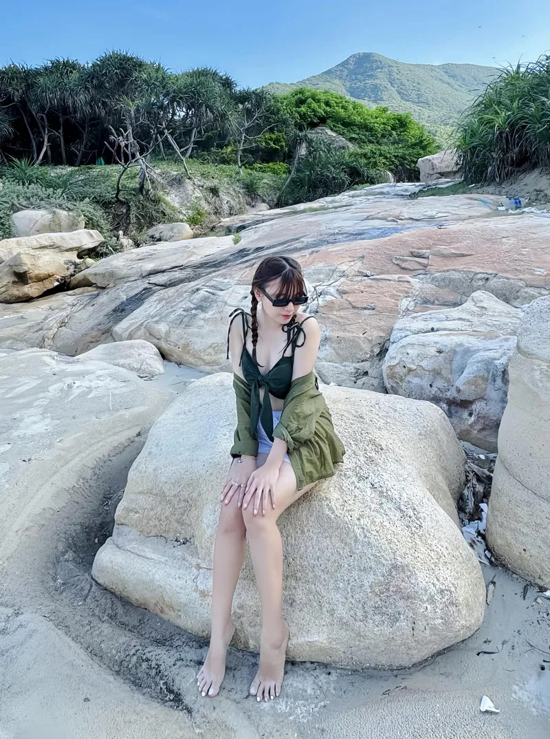 Hình ảnh Trang Nơ khoe trọn đường cong