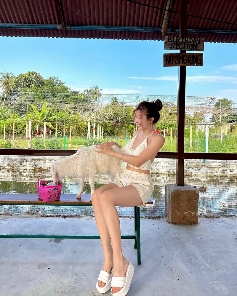 Hình ảnh ghi dấu ấn mạnh mẽ của Trang Pháp trong trang phục bikini.