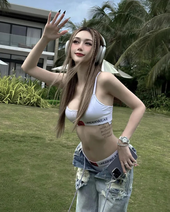 Yuu Quỳnh Nhi với gam màu nổi bật